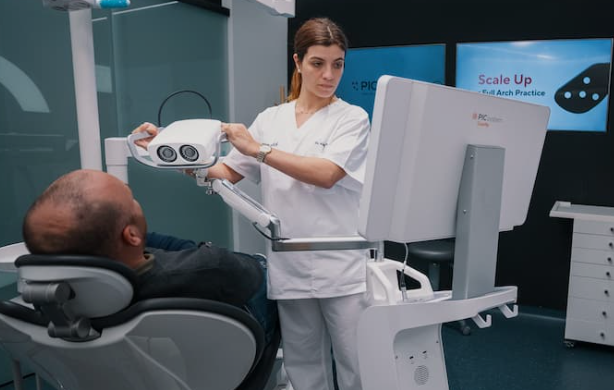 Scanare cu sistemul PIC Dental în cabinet — fotogrammetrie pentru înregistrarea poziției implanturilor